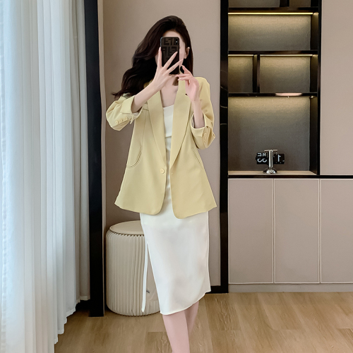 Real shot of summer high-end French royal yellow suit + waist slimming suspender dress suit