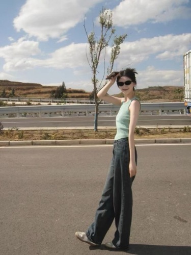 French-style fresh green off-the-shoulder sleeveless spaghetti strap camisole for women as innerwear, suitable for summer wear, sweet and spicy knit T-shirt top