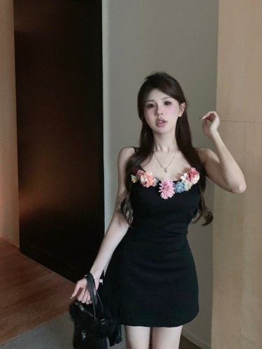 Actual shot of Wei Mi Sicily Heavy Industry V-neck suspender dress for women slimming A-line skirt