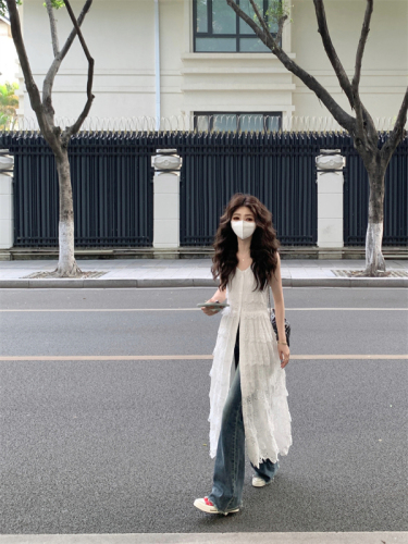 实拍#2024夏季百搭韩版设计感白色蕾丝吊带裙排扣花边连衣裙