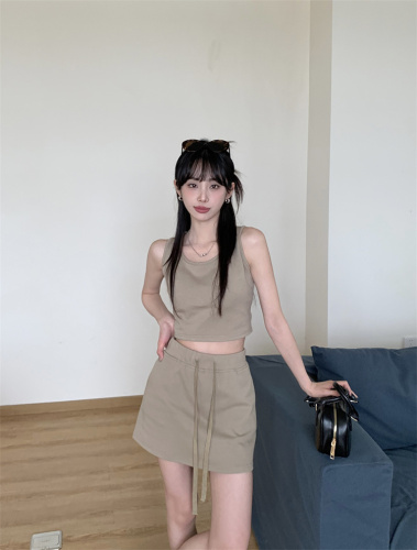 Actual shot of 2024 summer new style solid color slim fit hot girl sleeveless vest + high waist skirt suit