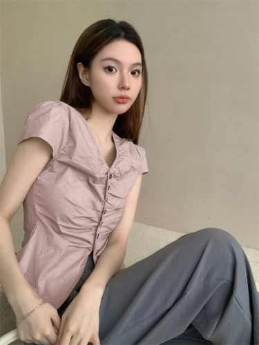 Actual shot of French single-breasted v-neck pleated waist super soft top, feminine and high-end shirt