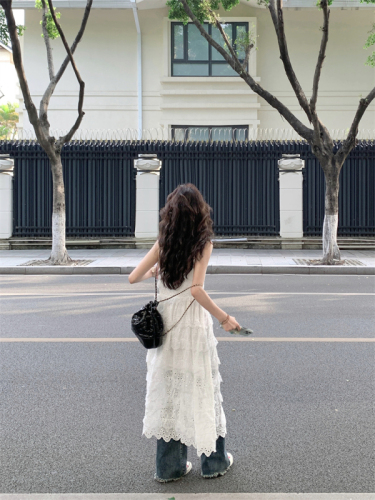 实拍#2024夏季百搭韩版设计感白色蕾丝吊带裙排扣花边连衣裙
