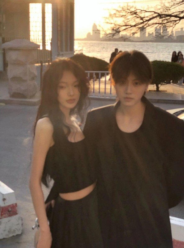 2024新款超好看辣妹隱形肩帶背心女夏季短款設計感休閒百搭上衣潮