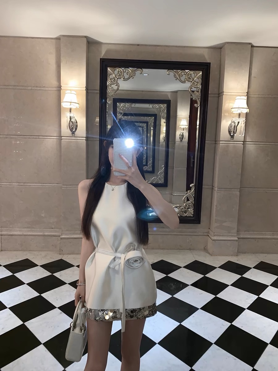 CHICYOU Expensive Young Lady Exquisite Handmade 3D Rose Belted Waist Slimming Socialite Backless Top for Summer
