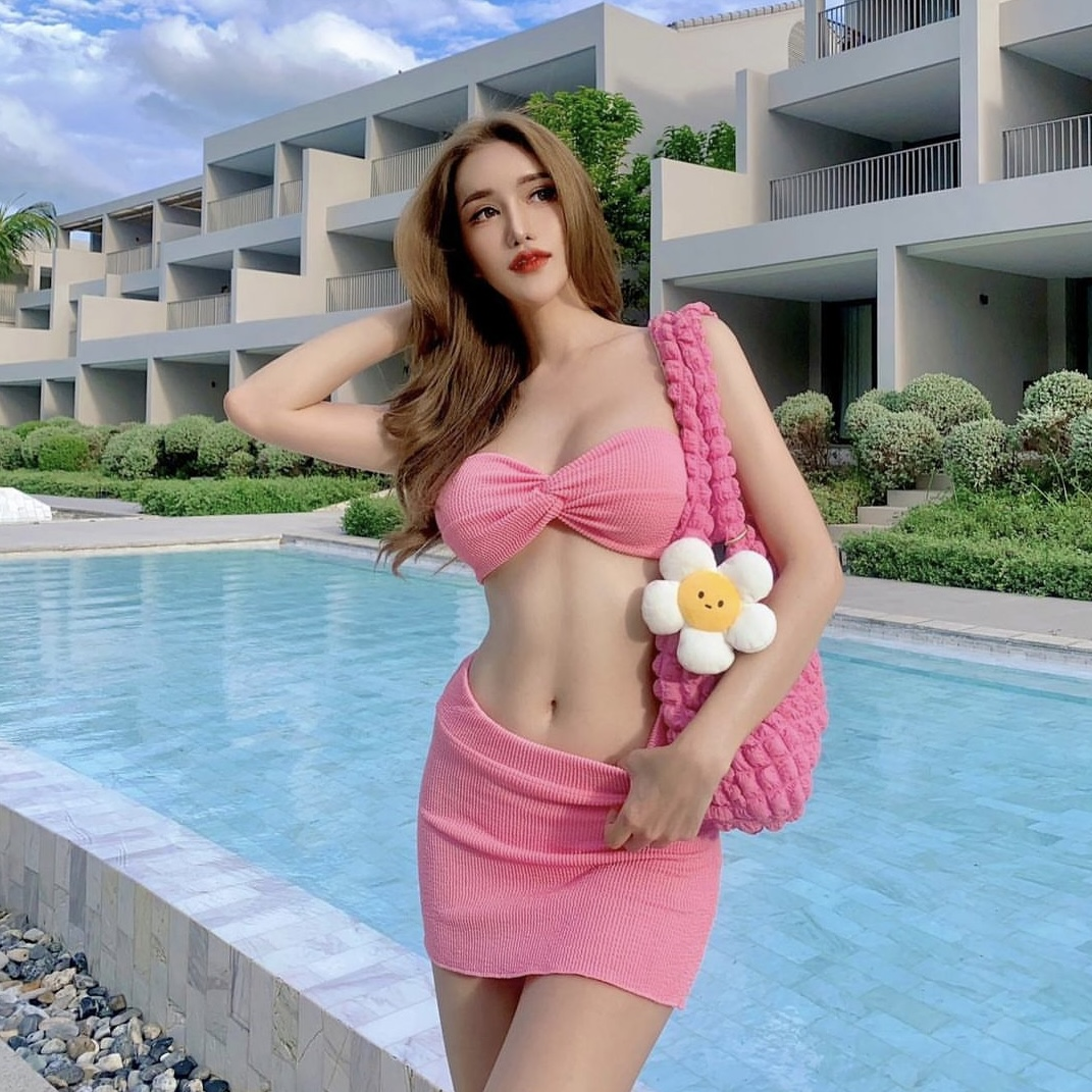 Bathing Suit for Women 2024 New High-End Pure Desire Style Triangle One-Piece Sexy Lacy Gathering Vacation Photo Hot Spring