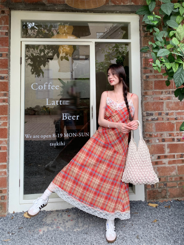 Real shot ~ red plaid suspender skirt, layered lace V-neck seaside vacation long skirt, French dress in early spring
