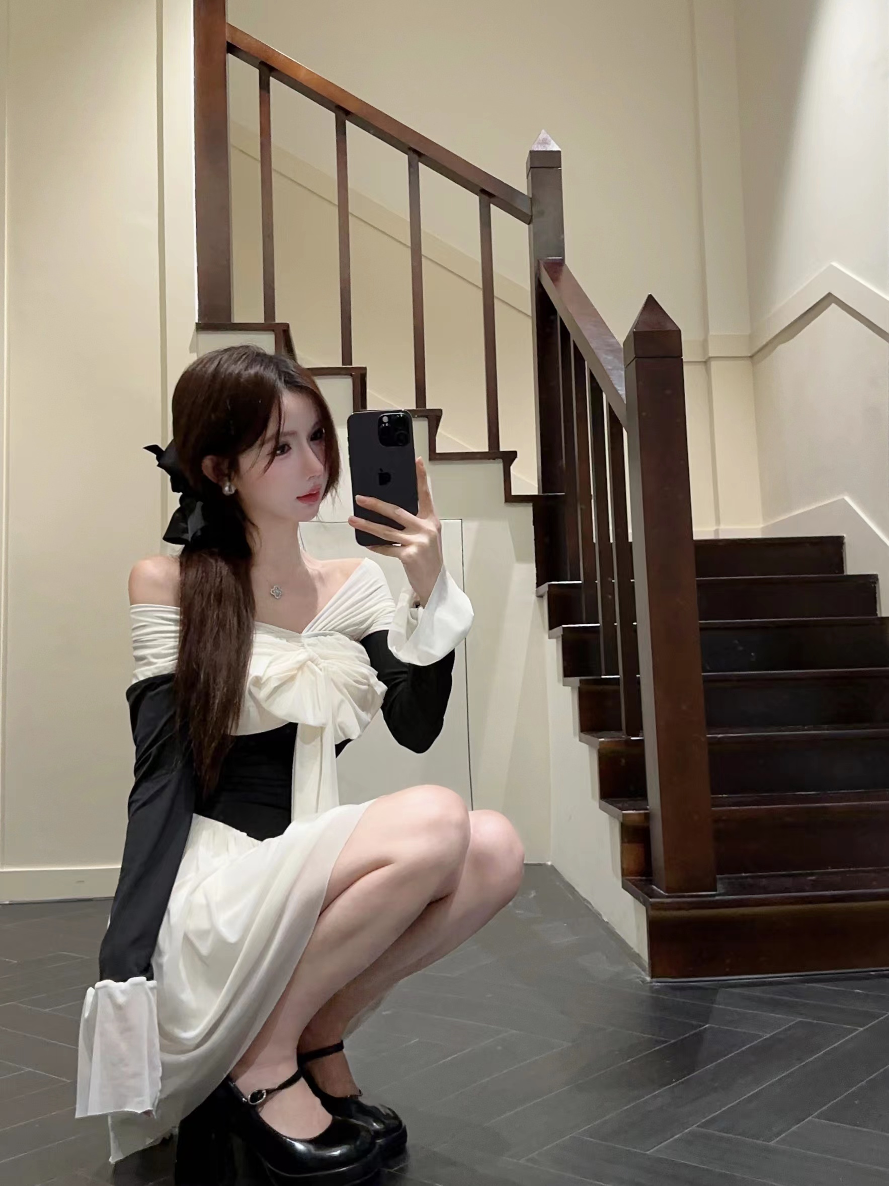 Actual shot~ Long-sleeved palace-style fashionable one-line collar color-blocked mesh bell-sleeved pure lust and gentle dress for women