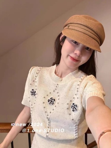 French style camellia round neck pullover short-sleeved sweater for women in spring and summer sweet beaded waist short top