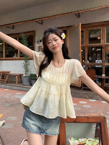 Real shot of Korean chic’s versatile pleated doll top