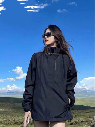 Jacket for men and women, versatile jacket, windproof and waterproof three-in-one detachable outdoor mountain climbing jacket