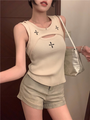 Real shot of hollow embroidered round neck sleeveless knitted camisole women's slimming short top