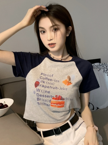 Real shot of American hot girl contrasting printed right-shoulder versatile slim-fitting short-sleeved T-shirt top for women
