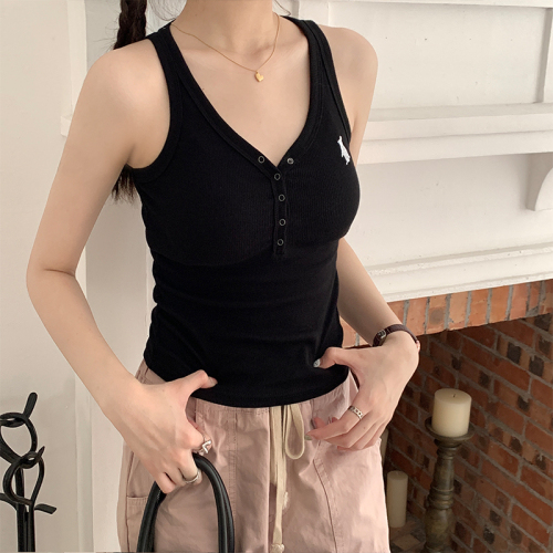 Real shot of little rabbit embroidered bottoming shirt for summer half-open collar slim fit and versatile casual vest