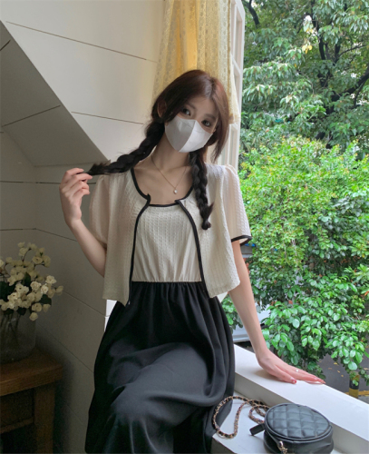 Real shot of high-end niche western style two-piece summer short-sleeved top suspender dress sub-suit for women
