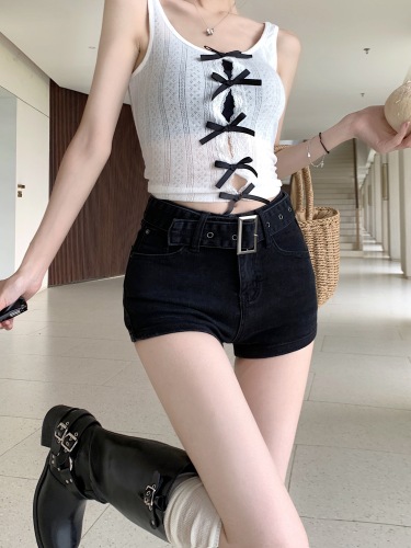 Real shot of American hot girl high-waisted elastic white belt denim shorts