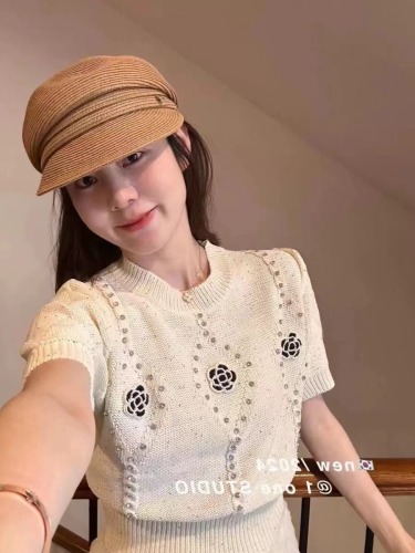 French style camellia round neck pullover short-sleeved sweater for women in spring and summer sweet beaded waist short top