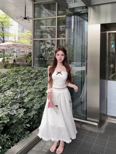 Actual shot Korean version slimming sweet and spicy bow tube top + high waist mid-length skirt suit