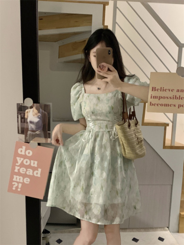 Real shot of French puff-sleeve dress, summer new design, strappy waist, slimming and sweet princess dress