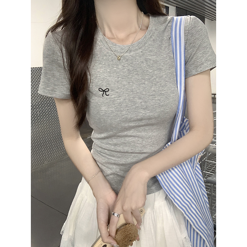 Real shot of early spring design bow embroidered short-sleeved T-shirt for women with round neck, right shoulder, hot girl tight and careful top