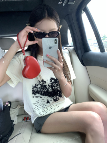 Real shot of women's casual loose and versatile round neck short-sleeved top for summer