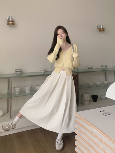 Real shot of thin simple knitted cardigan + pleated umbrella skirt high-waisted A-line simple long skirt