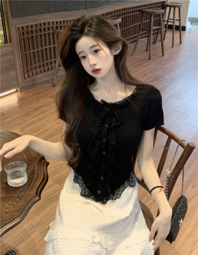 Real shot ~ Gentle style lace short-sleeved sweater, sweet hot girl design, slim short top