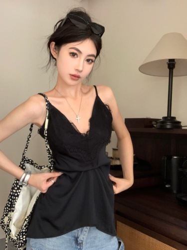 Actual shot of Korean style camisole with retro style pleated design and lace splicing