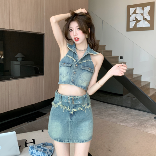 Actual shot and real price 2023 new hot girl denim suit for women, fashionable halterneck vest, skirt, street-worthy two-piece set