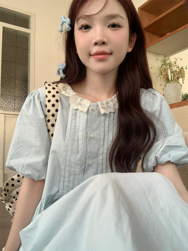 Real shot of Korean chic Xia wearing a mint-colored lace girl dress