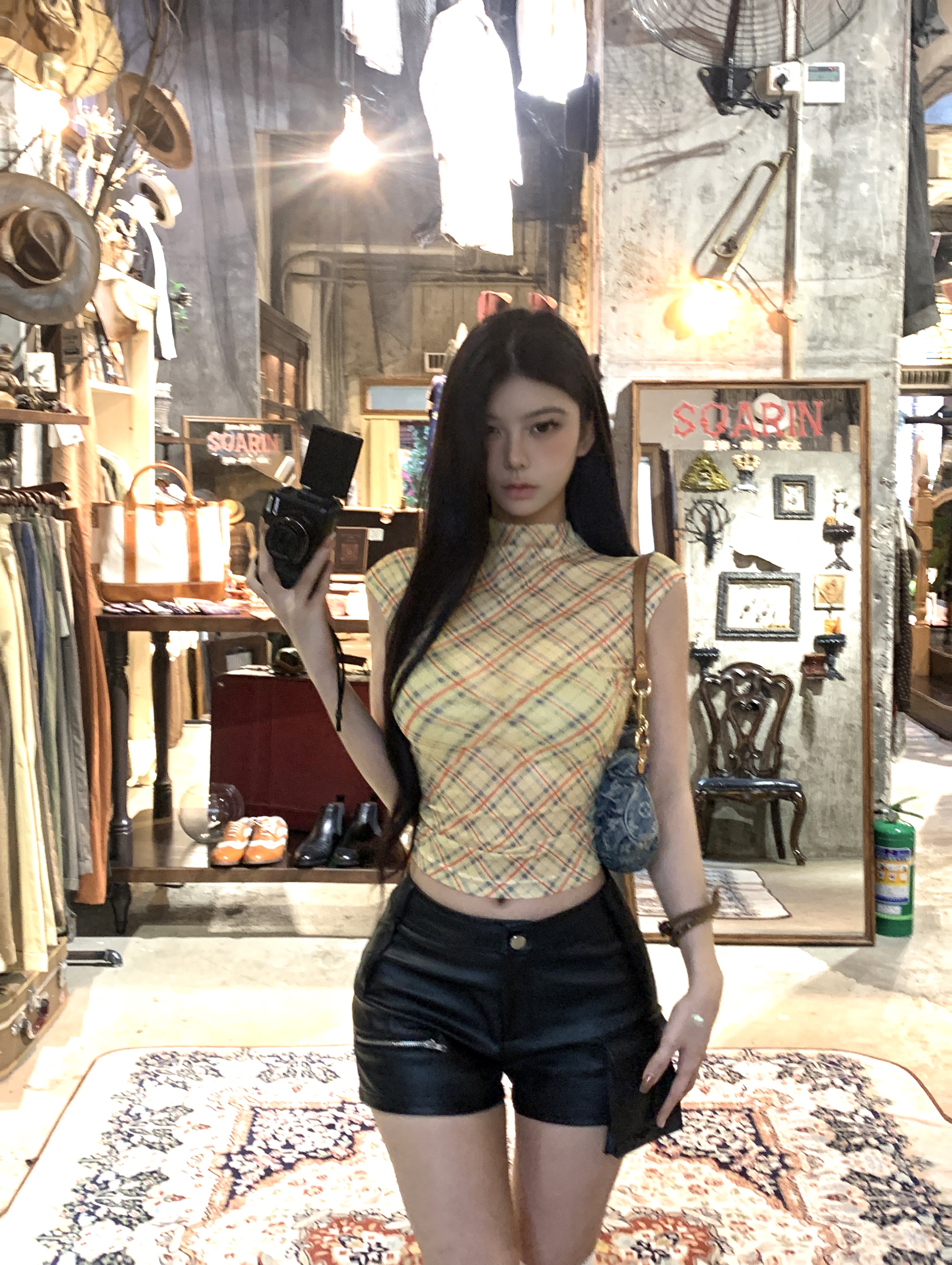 Real shot of retro design niche plaid front shoulder exposed navel T-shirt heavy color rub PU high waist hot girl shorts