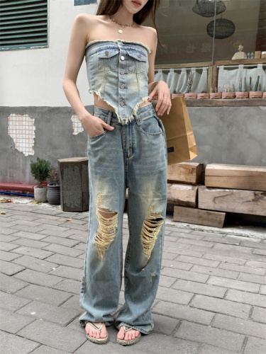 Real shot of American hot girl retro denim simple tube top with raw edge design top + versatile ripped jeans