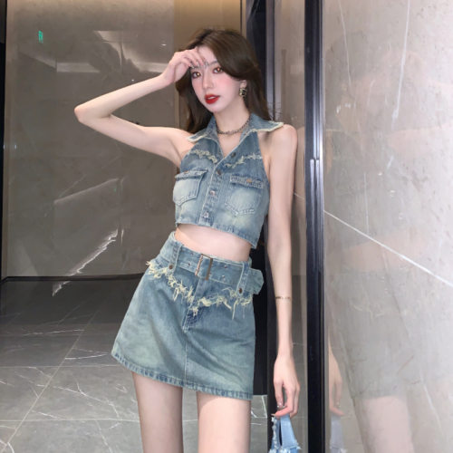 Actual shot and real price 2023 new hot girl denim suit for women, fashionable halterneck vest, skirt, street-worthy two-piece set
