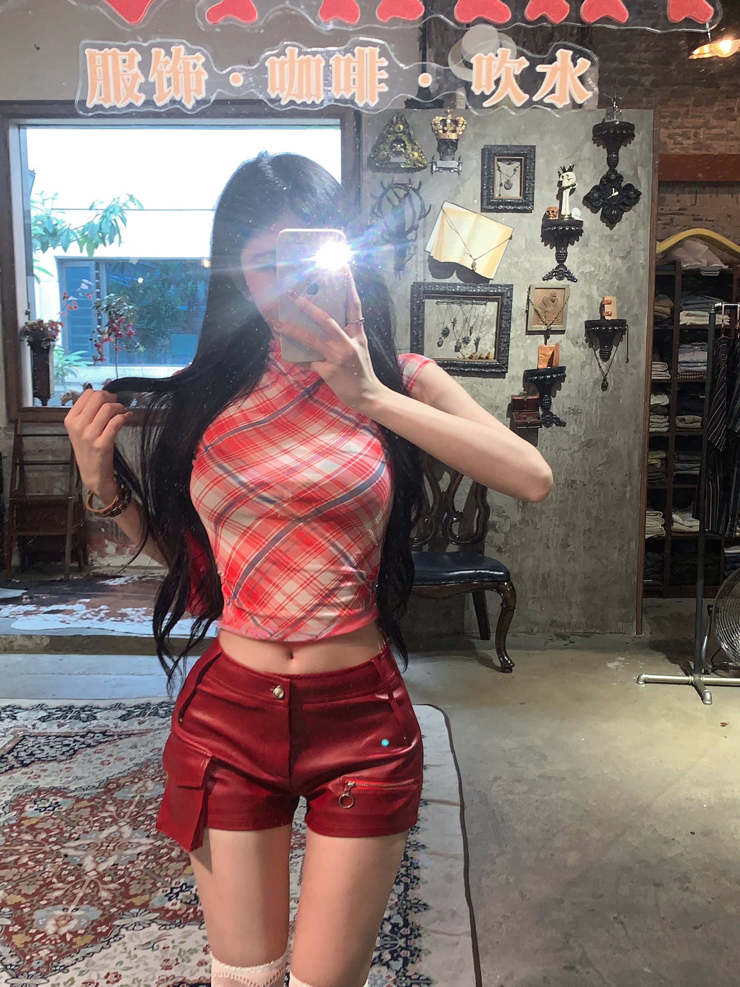 Real shot of retro design niche plaid front shoulder exposed navel T-shirt heavy color rub PU high waist hot girl shorts