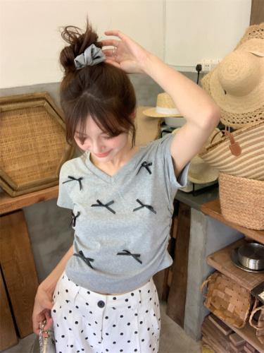 Actual shot of designer detachable bow T-shirt women's early spring loose chic short top for small people