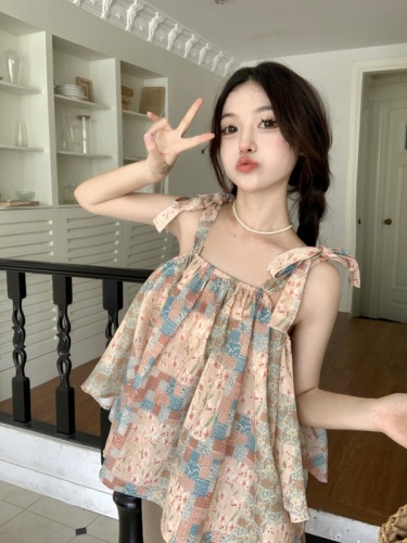 Real shot of sweet, spicy, age-reducing, western-style suspender French shirt, summer loose, short, slimming one-shoulder top