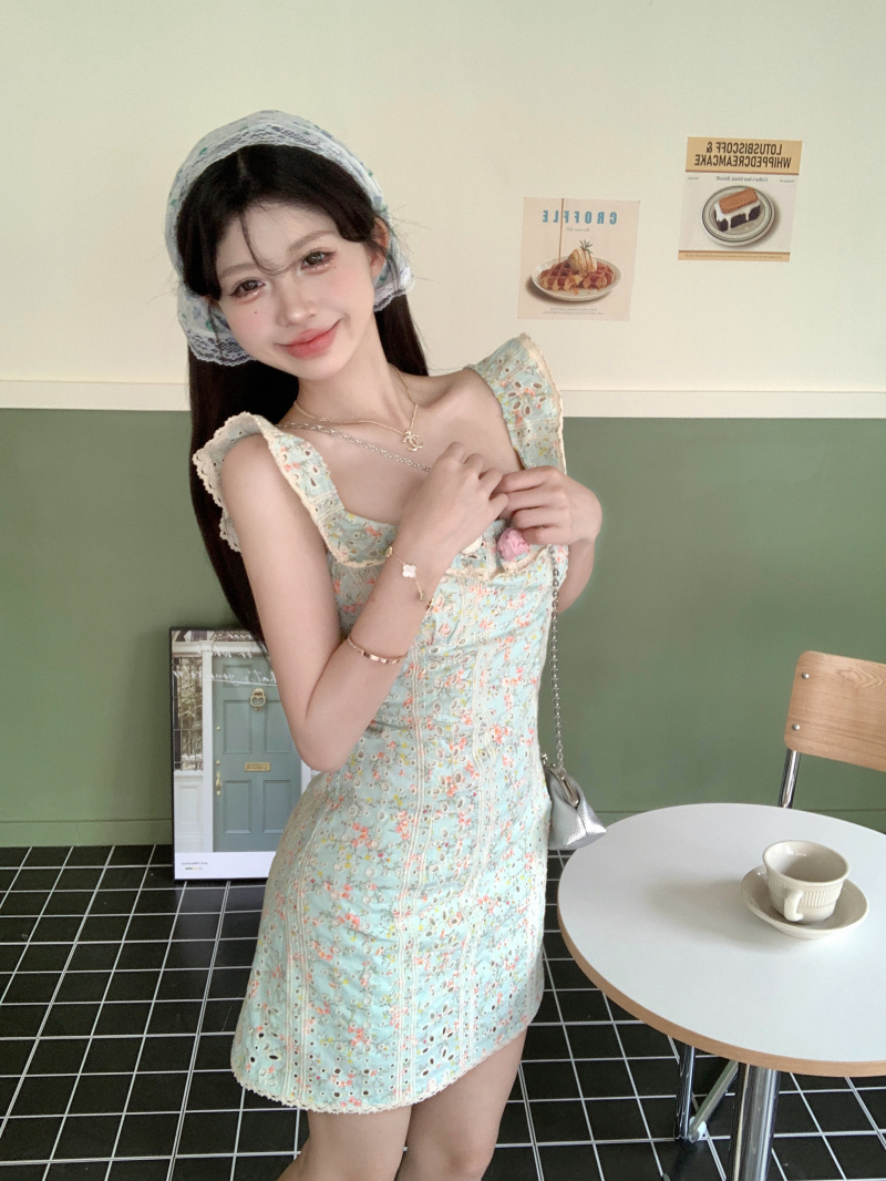 Actual shot of mint green floral skirt women's summer hollow small flying sleeves dopamine French tea break suspender dress