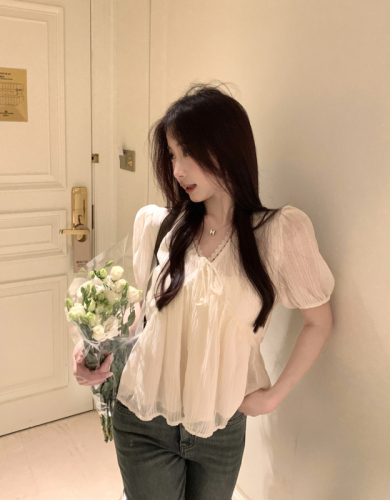 Real shot ~ Western-style pleated v-neck chiffon top with contrasting lace and French loose chiffon yarn