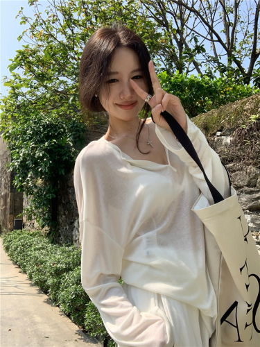 Real shot of facial mask T-shirt top V-neck long-sleeved ultra-thin sun protection bottoming shirt