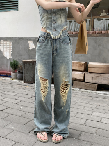 Real shot of American hot girl retro denim simple tube top with raw edge design top + versatile ripped jeans