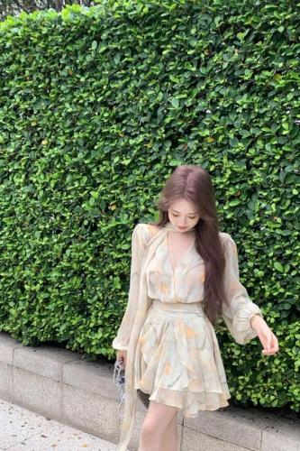 Long sleeve v-neck puff sleeve chiffon yellow floral dress with waist and irregular fairy skirt