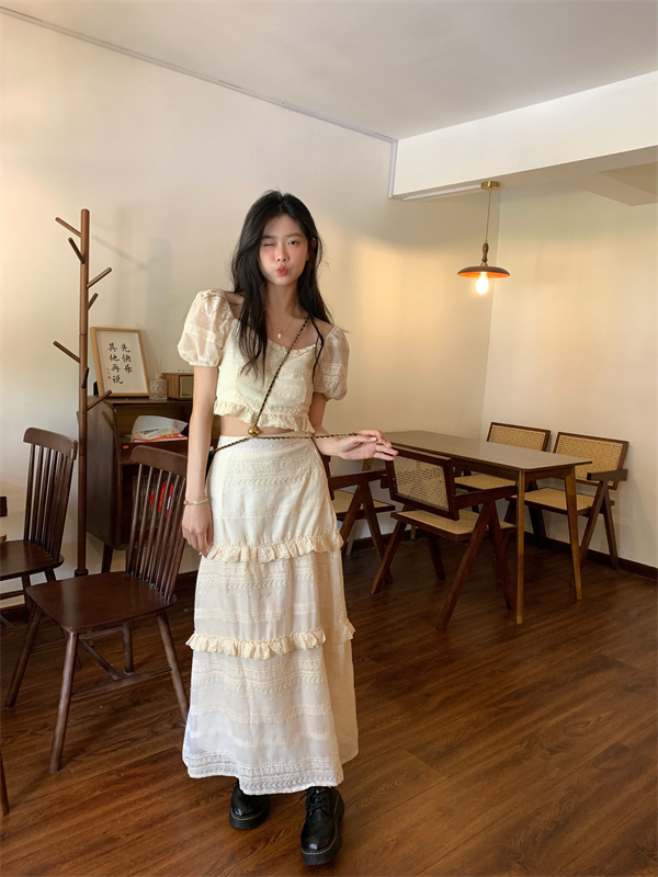 Actual shot and real price. Girl's milk puff puff sleeves, ruffled short shirt, short lace skirt suit