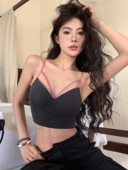 Real shot of a sexy hottie with pure lust in three-piece sports camisole with contrasting colors, versatile and beautiful back