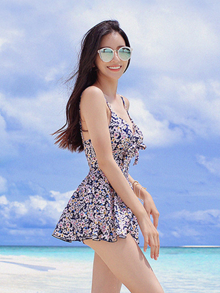 2024夏季沙灘海邊新款碎花裙式分體獨立平角底褲小清新修身泳衣女