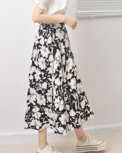 Actual shot of new spring and summer high-waisted floral retro-style French style large skirt women's skirt