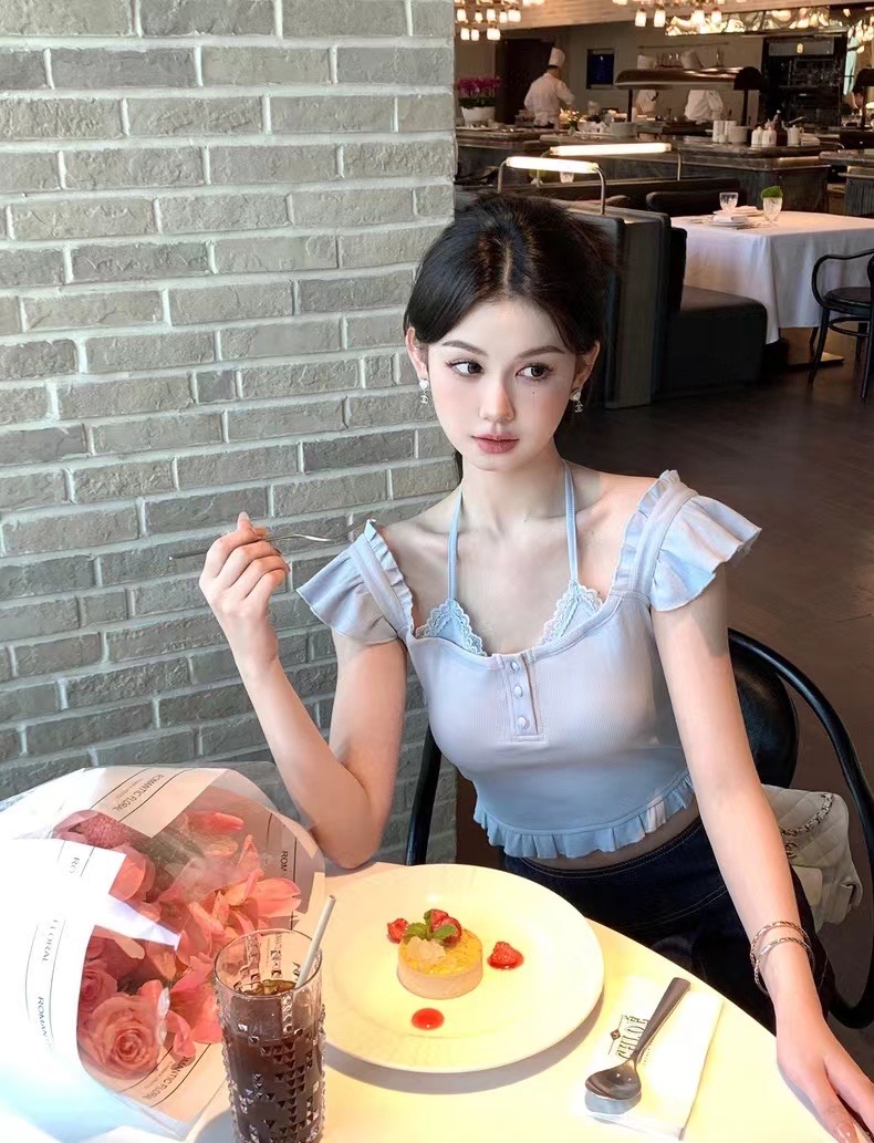 NIMO WANG 茶妹穿搭純欲t恤女夏小眾蕾絲拼接吊帶上衣小衫