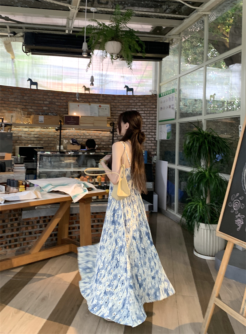Actual shot~ Tea break French blue floral suspender dress women's new seaside resort style beach long dress