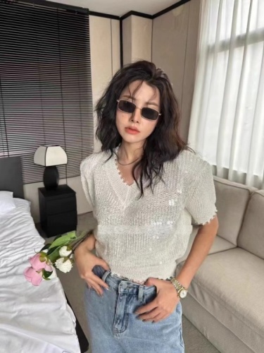 2024 New Heavy Industry Sequin Hollow Knitted Cardigan Women's Loose Slim Design Niche Thin Temperament Top