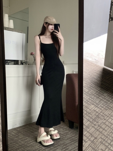 修身吊带连衣裙女装夏季黑色气质设计感小众不规则鱼尾裙长款裙子