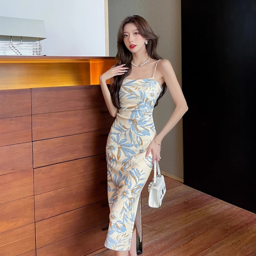 Pure lust-style suspender dress for women in summer, thin, high-end printed slit hip skirt, waist slimming mid-length skirt